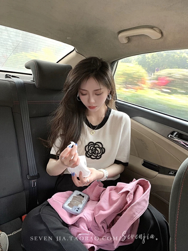 [pan] contrast color edge Camellia figure slim fitting short sleeve heavy industry embroidery round neck sweater 00404# PCZ