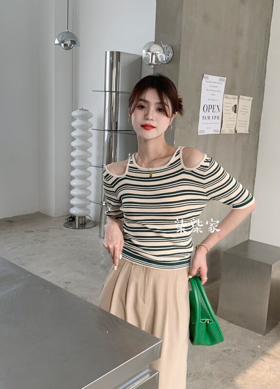 In early summer! [Qiqi clothes house] Korean version slim fit design stripe ice silk short sleeve sweater 340\xyy
