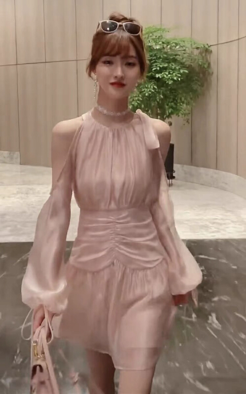 New in early summer! [Yingying new clothes] design sense: hanging neck, shoulders off, waist closed, thin and sweet girl dress 7331# Cl