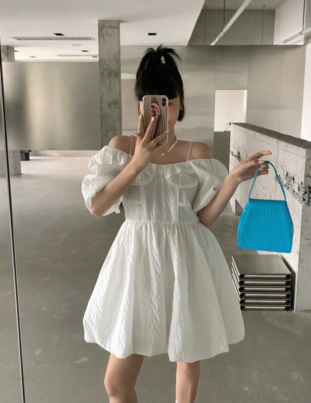 New in early summer! [Penny vogue] square neck bubble sleeve age reducing slim dress (detachable with chain) 652# LSL