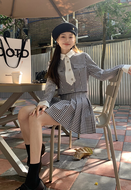 goods in stock! New year in early spring! [timely rain] Han Feng's temperament is sweet, high waist and thin, pleated A-shaped thousand bird lattice skirt (excluding coat) c212# jhy