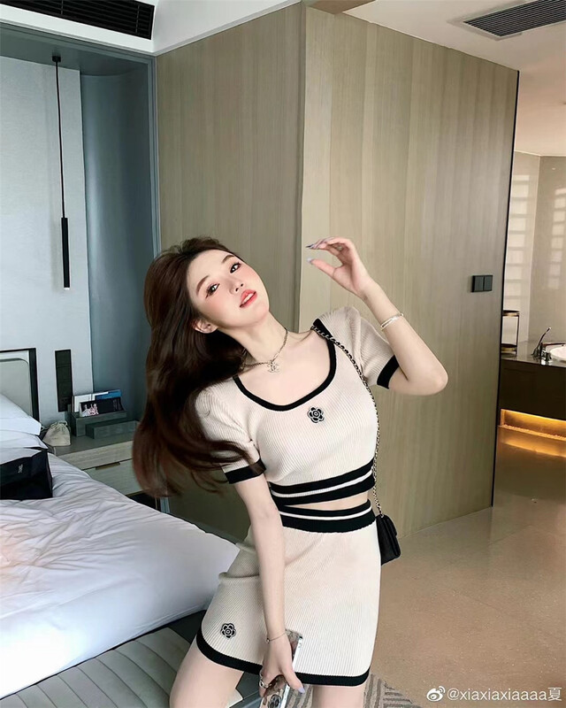 [MS studio] simple and versatile color matching square neck blouse + Korean slim wrap hip Skirt Set (⼩ flowers cannot be removed) 9145# PCZ