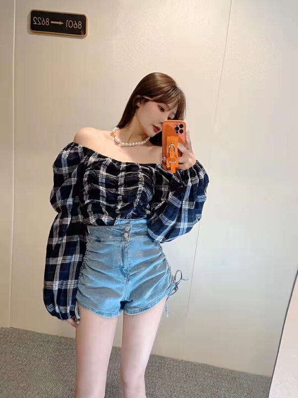 New in early summer! [c.h.z] irregular waist hot girl denim shorts 20315# WTT