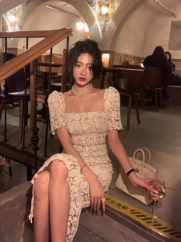 [Alala emelia] French retro square collar water-soluble lace pure desire Rhinestone button hollowed out flower embroidery dress l1726# JJ