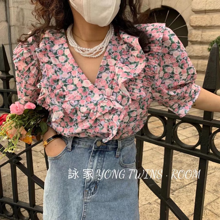 New in early summer! [Yong swimmer] broken flower pleated Korean small shirt 970# WTT