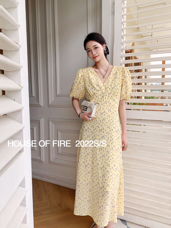 New in early summer! [huohuohuo huodres] broken flower V-neck lady dress 22107# ozq
