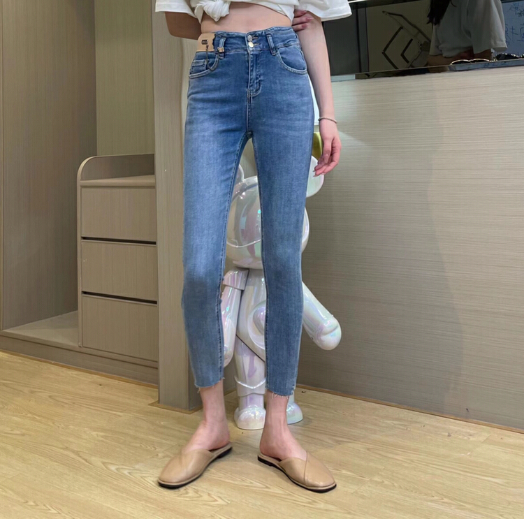 [1980] Korean waist design elastic hip lifting jeans (with chain) 65039# zyh
