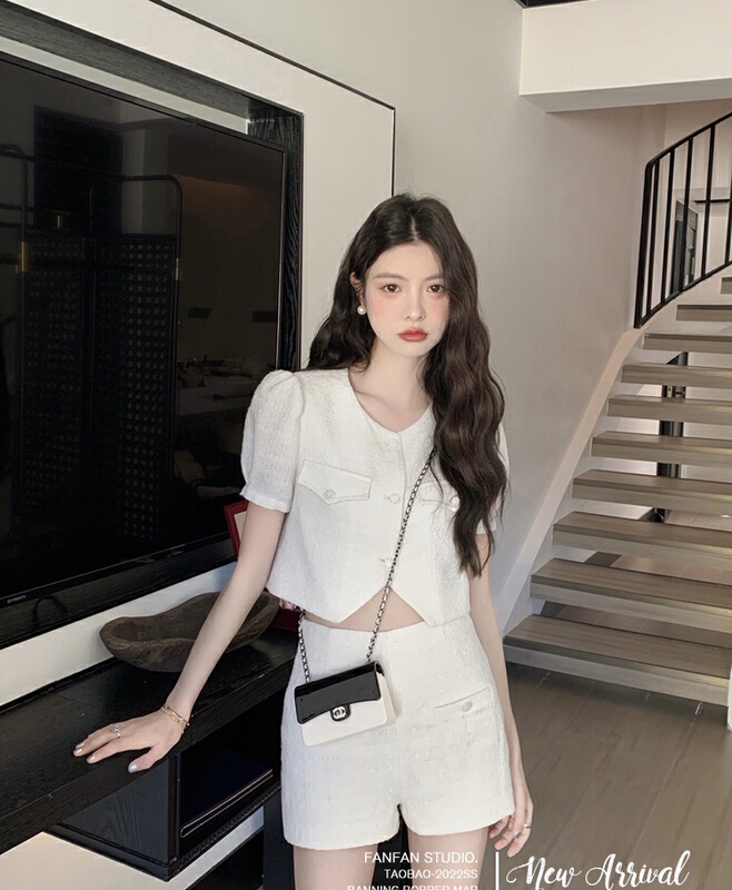 [x · h studio] small fragrance temperament exposed navel coat + casual age reducing Shorts Set 8753# ozq