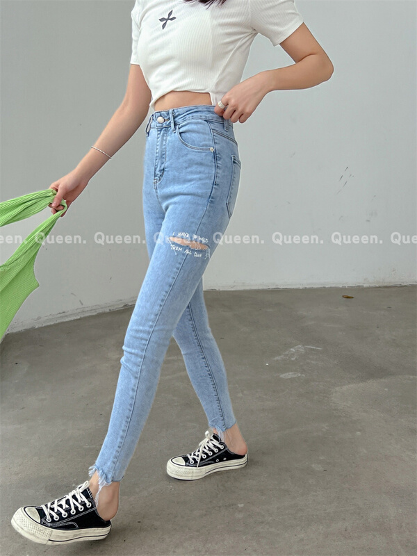 New in early summer! [queen1] fashion jeans 565# ozq with small feet and holes