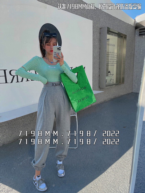 New year in early spring! [7198] modern Spice Girl Ling grid label sleeve split long sleeve T-shirt 82110# PCZ