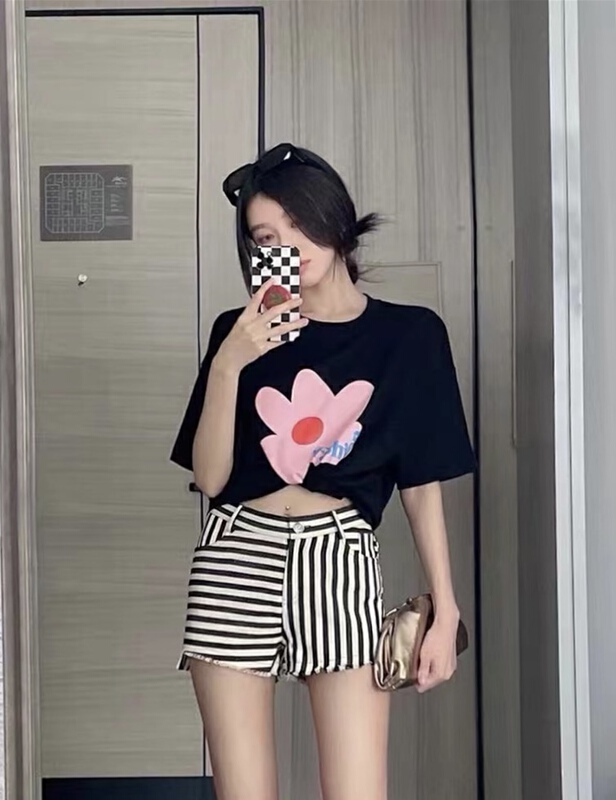 New in early summer! [Linna] Korean floret short sleeve T-shirt + striped casual Shorts Set 124573# zxx