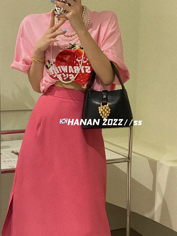 goods in stock! Strawberry bag (hal-6003) T-Shirt