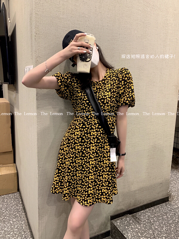New in early summer! [lemon green tea] Korean version floret bubble sleeve temperament dress 2138# hjy