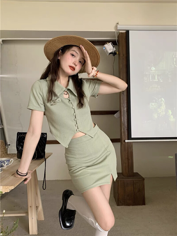 [Huaxi] sweet and spicy polo collar short sleeve sweater + hot girl slim wrap hip skirt suit 8966\pcz