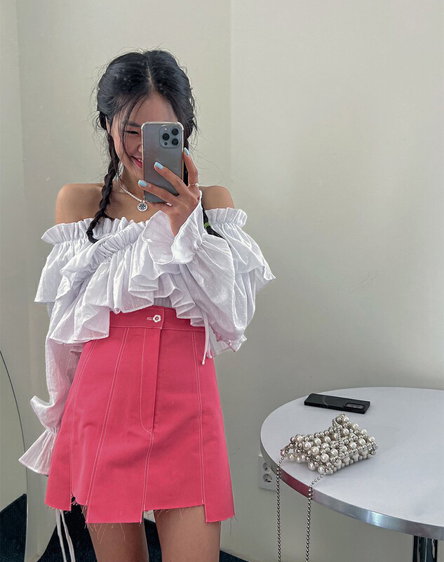 [savage] Korean V-neck pleated flounced one line collar sexy trumpet sleeve sunscreen shirt e8160# WPL