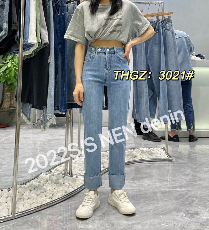 New year in early spring! [fairy tale princess] Korean three button straight jeans 3021# hjy