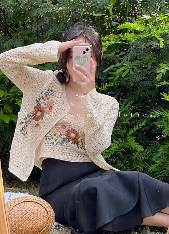 goods in stock! [ing] hook embroidered suspender Vest + round neck embroidered knitted cardigan set 7633# ZSY