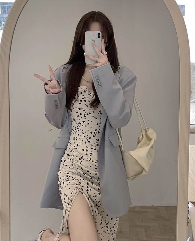 New in early summer! [smile baby] French temperament design sense of niche pleated side slit dress b2818# WPL