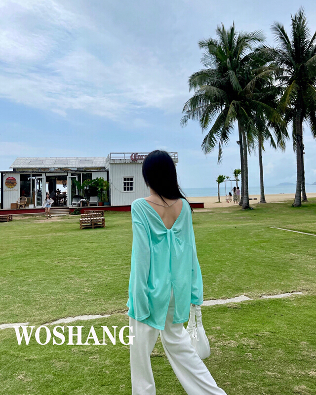 New year in early spring! [woshang woshang] Korean version small fresh candy color loose large version side split thin long sleeved sunscreen shirt (with detachable chain) 1101# XYJ
