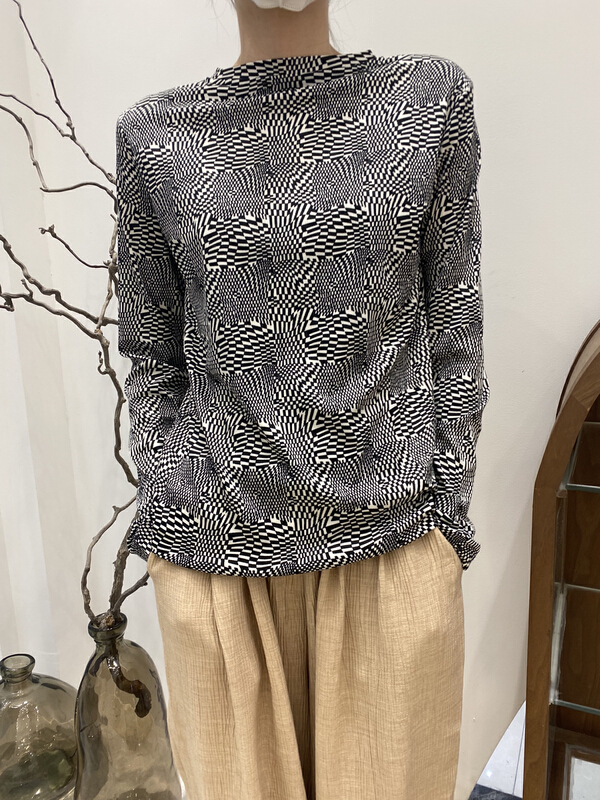 New year in early spring! [Bu class] minority backing round neck top women's long sleeve T-shirt 13387# zxl