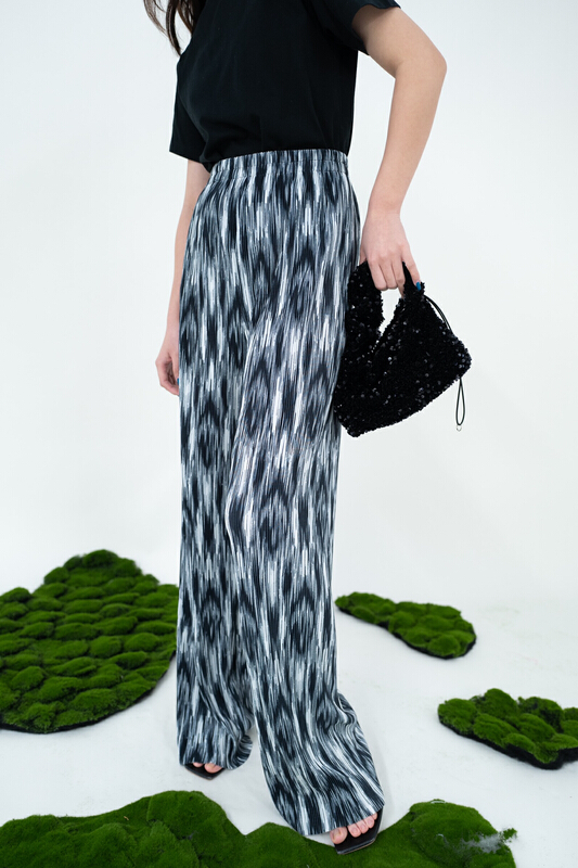 New year in early spring! [attitude] elastic waist, loose and comfortable pleated casual pants aq4238# XYJ
