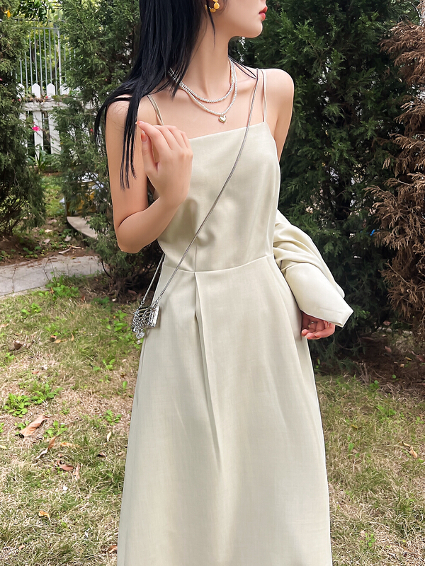 New in early summer! [rong'er family] temperament back strap dress 60612# hjy