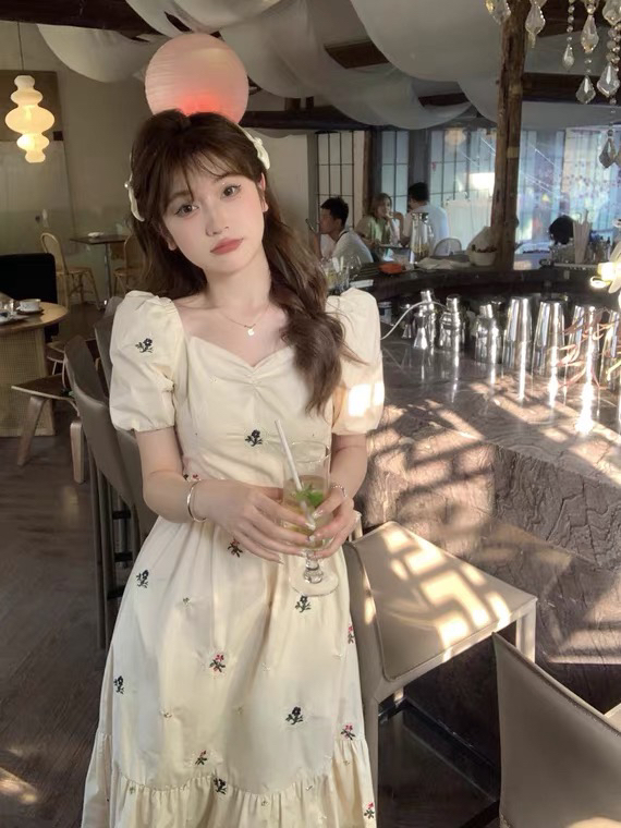 [come and see] Zhenzhen family design sense of minority tenderness broken flowers close the waist and show thin A-shaped cake dress 1140# JJ