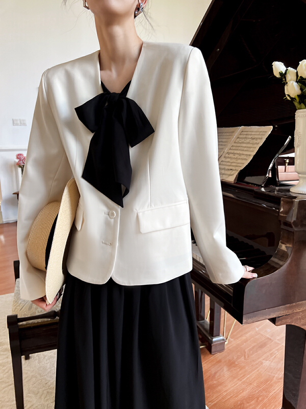 New year in early spring! [rong'er family] Korean version splicing Bow Tie Suit (only selling coats) 51833# hjy