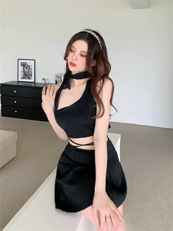 [rich people] hot girl temperament hollowed out Vest + slim and versatile skirt suit 2202-44# PCZ
