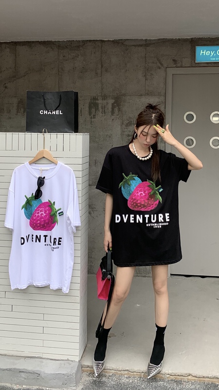 New in early summer! [our] Korean versatile simple fashion three-dimensional direct spray strawberry short sleeve T-shirt ys1-8880# LSW