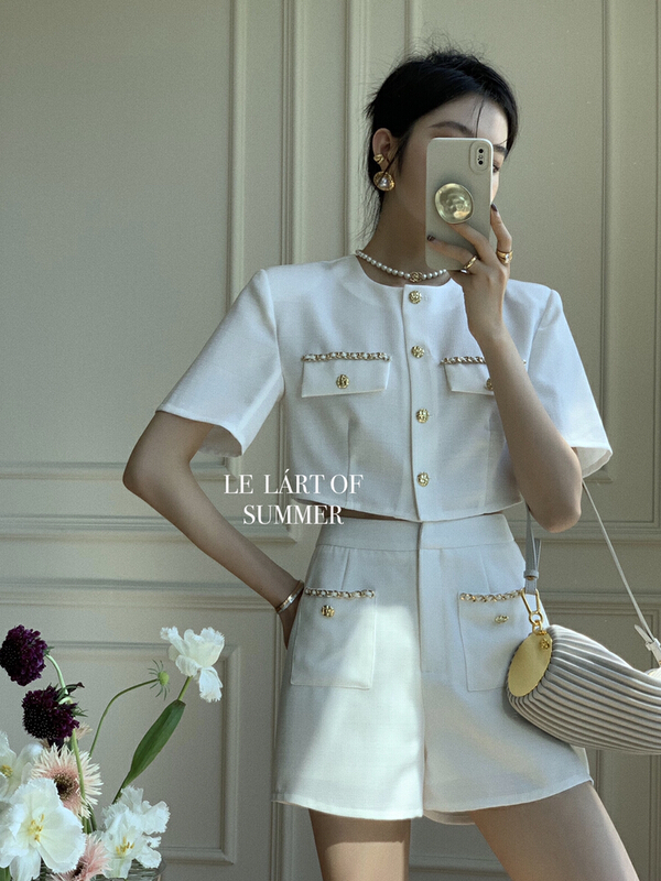 New in early summer! [le lart] original high fashion French small fragrance chain decorative gold buckle high waist casual shorts ll5456# XYJ