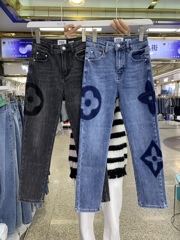 New in early summer! [x2 Vance feather] personalized pattern legged jeans 8203# WTT