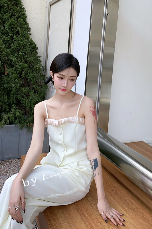 初夏上新!【BENYAN】木耳邊小香吊帶+顯瘦百搭淨色休閒褲套裝  6097#  ZXX