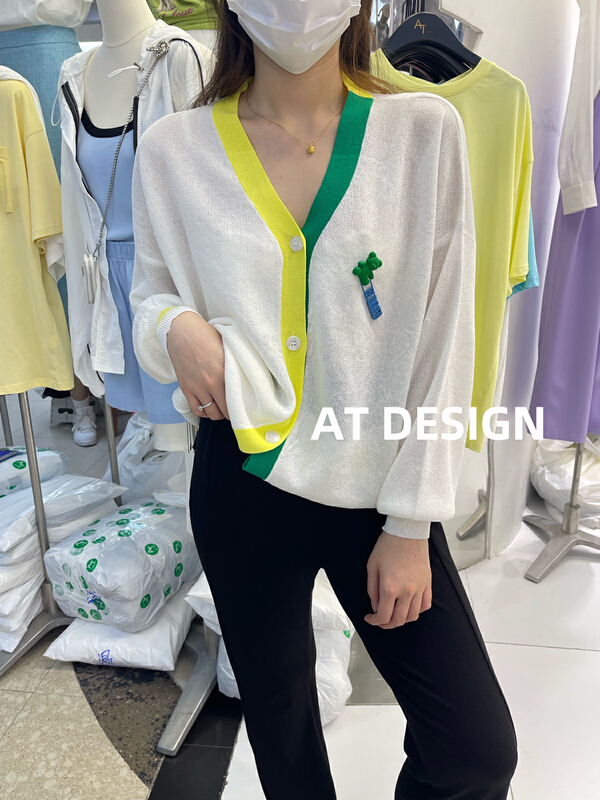 goods in stock! [at] casual V-neck contrast knit (with Brooch) 3353# LSL