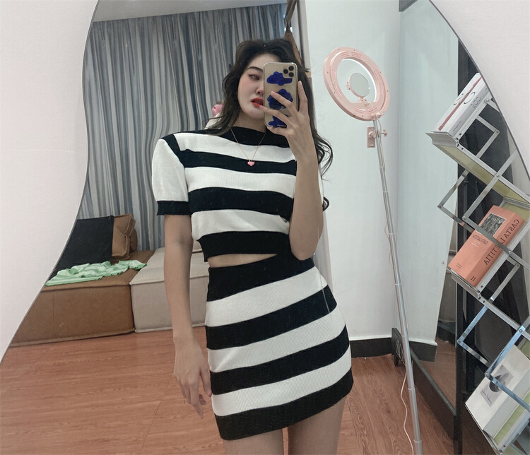goods in stock! [sister] Korean striped short sleeved sweater + high waist slim skirt suit ys1-2201# ozq