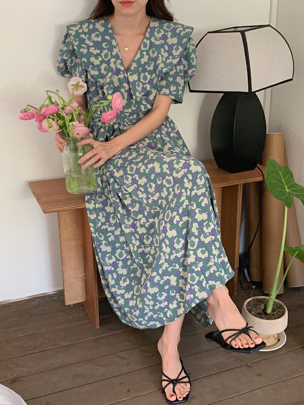 [timely rain] Han Feng ins retro V-neck cream green minority floral dress (only dresses) 0207# WPL