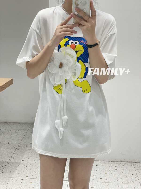 New in early summer! [family +] Korean loose print short sleeve T-shirt (with bear Flower Brooch) 22151# ozq