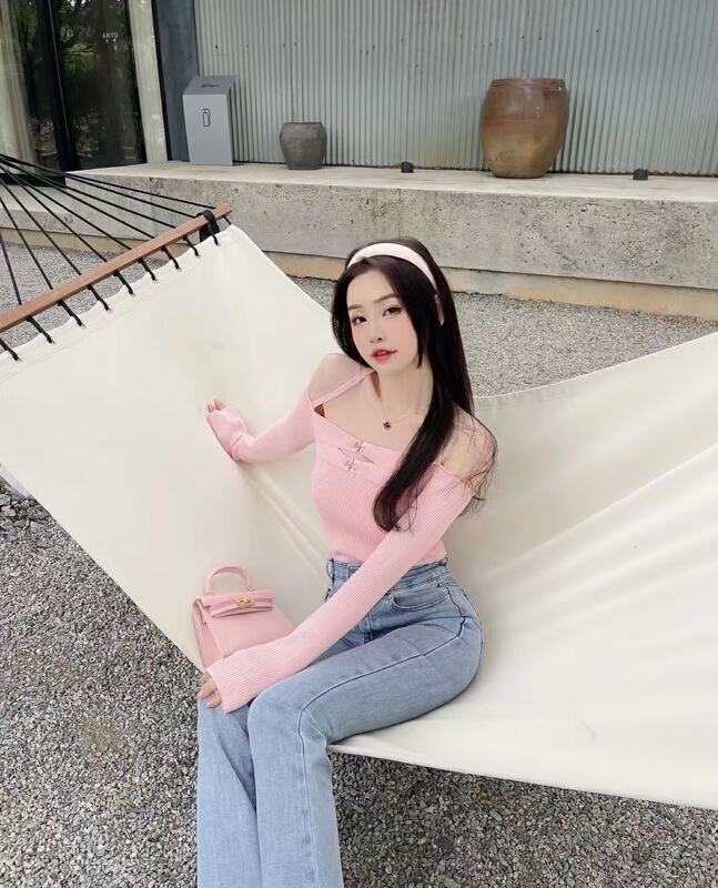 New year in early spring! [pan] sexy one line shoulder hanging neck double button sweater 00220# PCZ