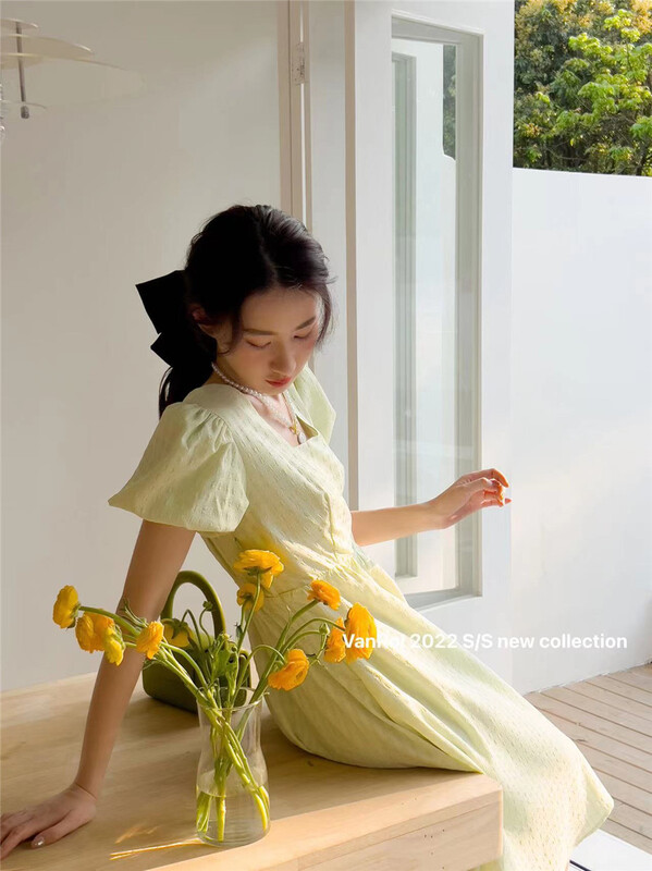 New in early summer! [vanroi Fanluo clothes] Korean elegant bubble sleeve backless dress 8126# hjy