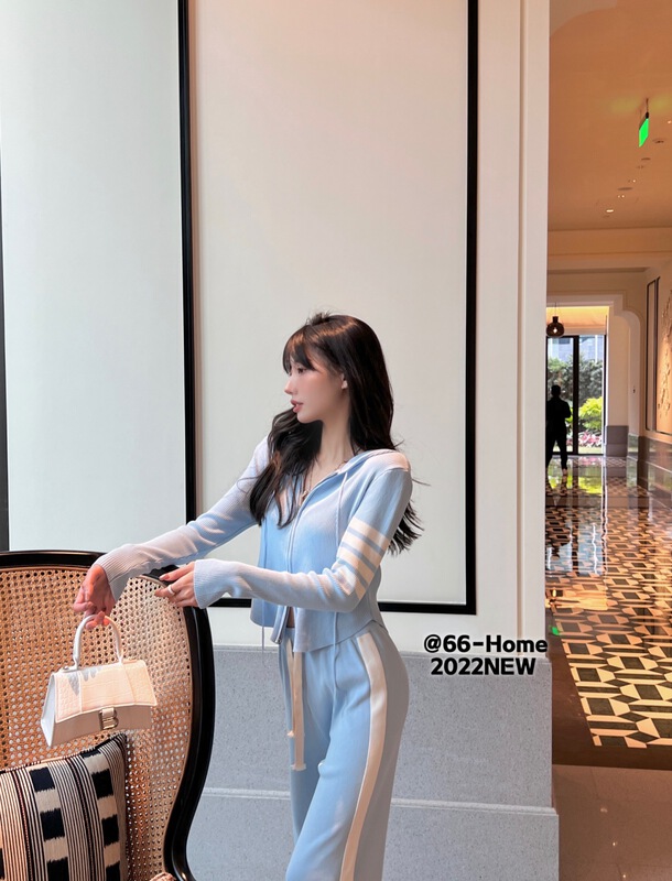 New year in early spring! [66 home] hooded contrast color three bar zipper knitted cardigan + elastic waist loose casual suit ys1-6701# PCZ