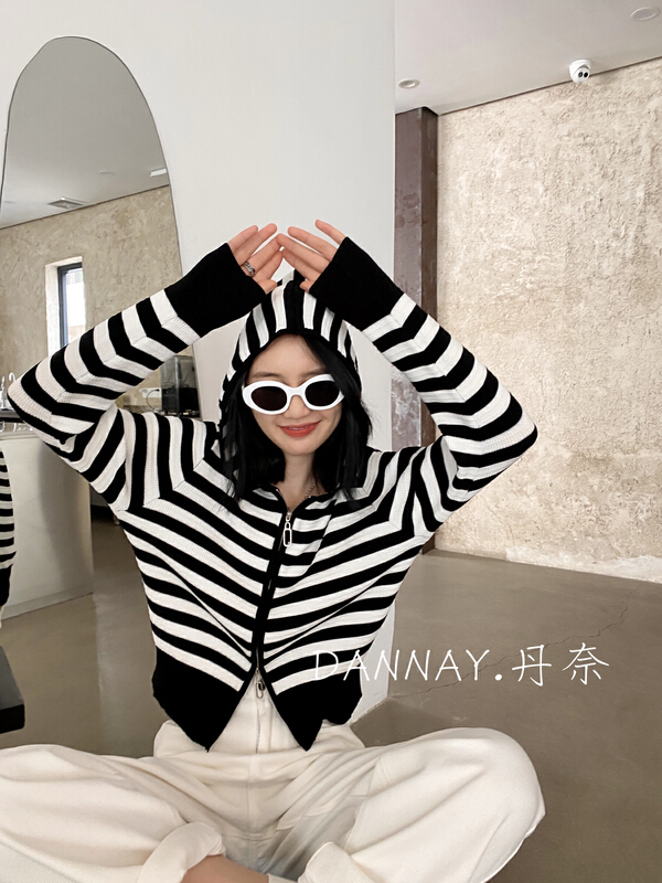 goods in stock! New year in early spring! [dannay] Korean slim stripe zipper hooded knitted cardigan (only for cardigan) 6515# jhy