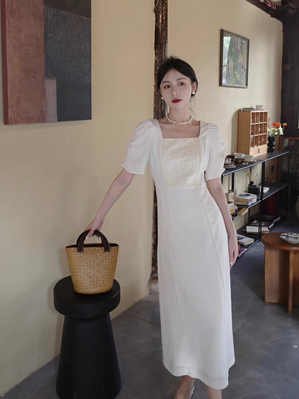 New in early summer! [smile baby] French retro pleated bubble sleeve square neck stitched lace Pearl back split dress b2690# WPL