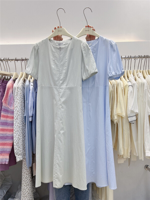 New in early summer! [Mori Du] round neck bubble sleeve pure color temperament dress 81108 \zxx