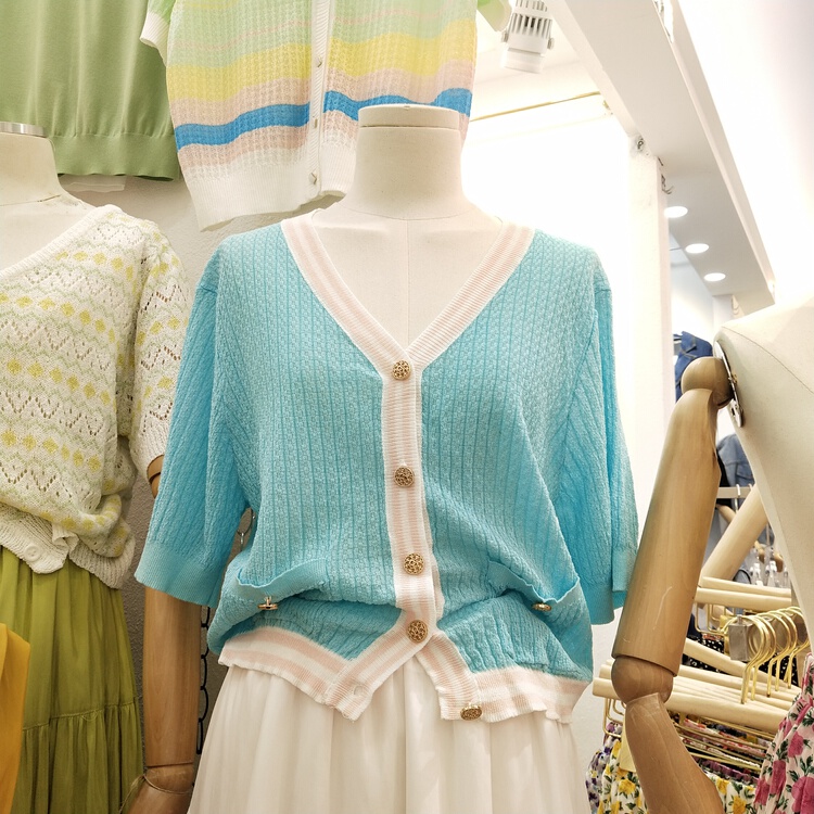 New in early summer! [city light] contrast V-neck fine breasted T-shirt 3636# XJ