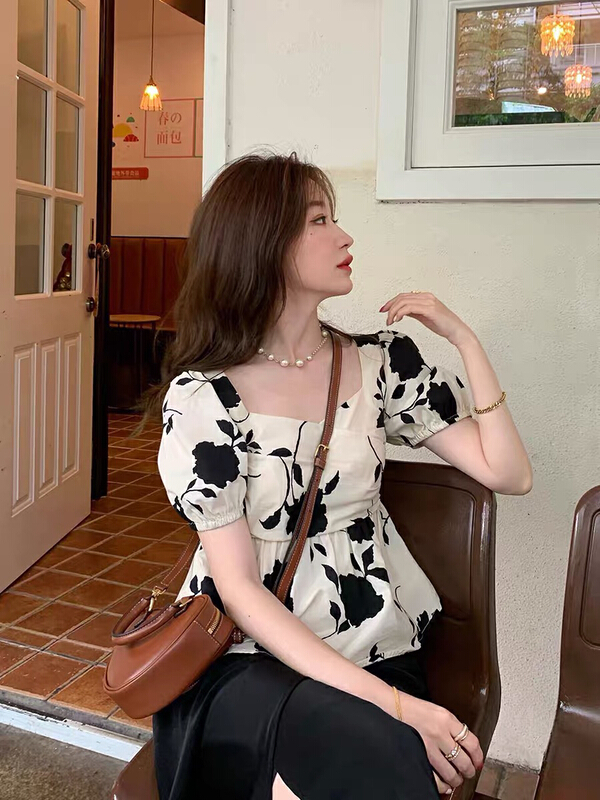 [x · h studio] French retro ink painting printed t-shirt design feeling small and slim, high-grade feeling small T-shirt 6039# ozq