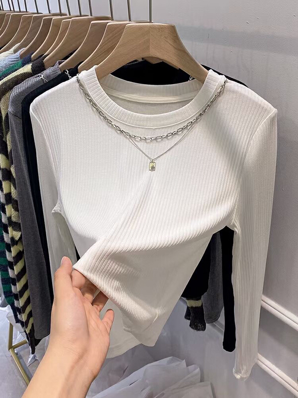 New year in early spring! [barley] design sense round neck foreign style bottomed shirt (with necklace) 8068# hjy