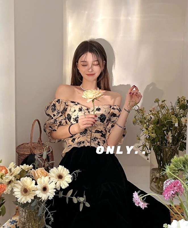 goods in stock! New in early summer! [only] fashion bubble sleeve print design blouse 1820# JJ