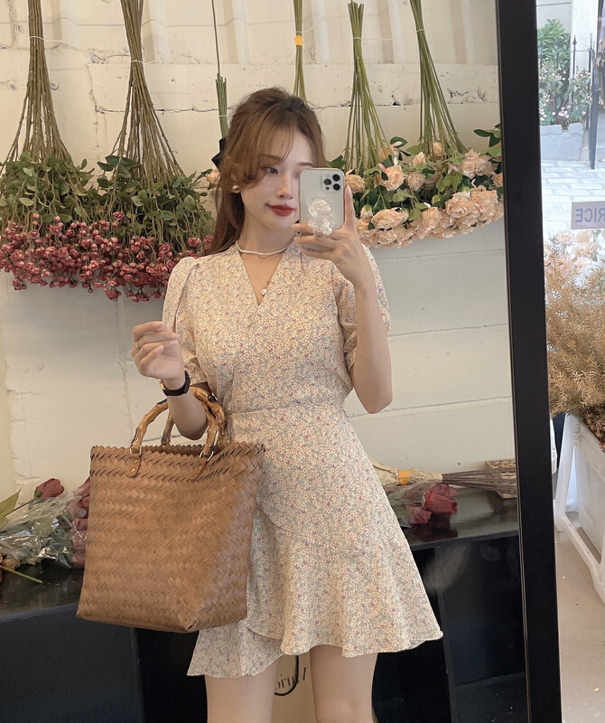 goods in stock! New in early summer! [J2. J1wg] Korean small broken flower V-neck short dress (without Necklace sunglasses bag) 22091# cqw