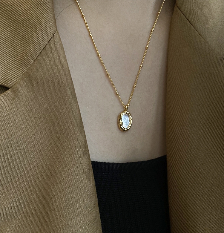 [inside] light luxury retro minority irregular design shell short necklace x8991# zxl