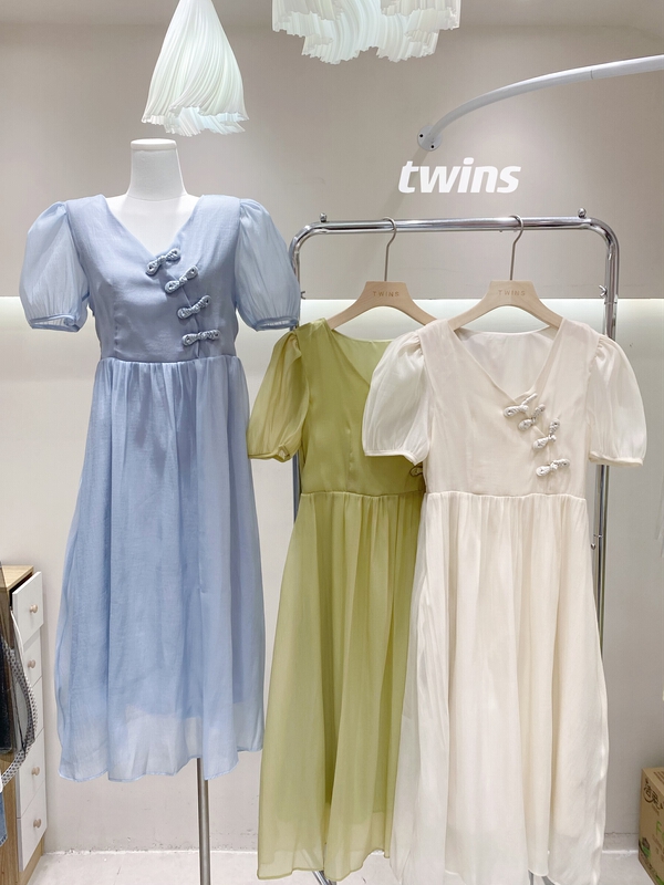 [twins] V-neck bubble sleeve, niche design, turnbuckle dress 8869# hjy